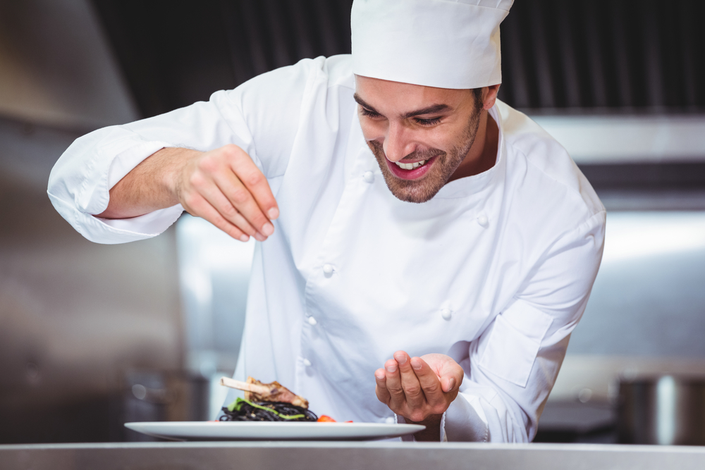 why do chefs wear white